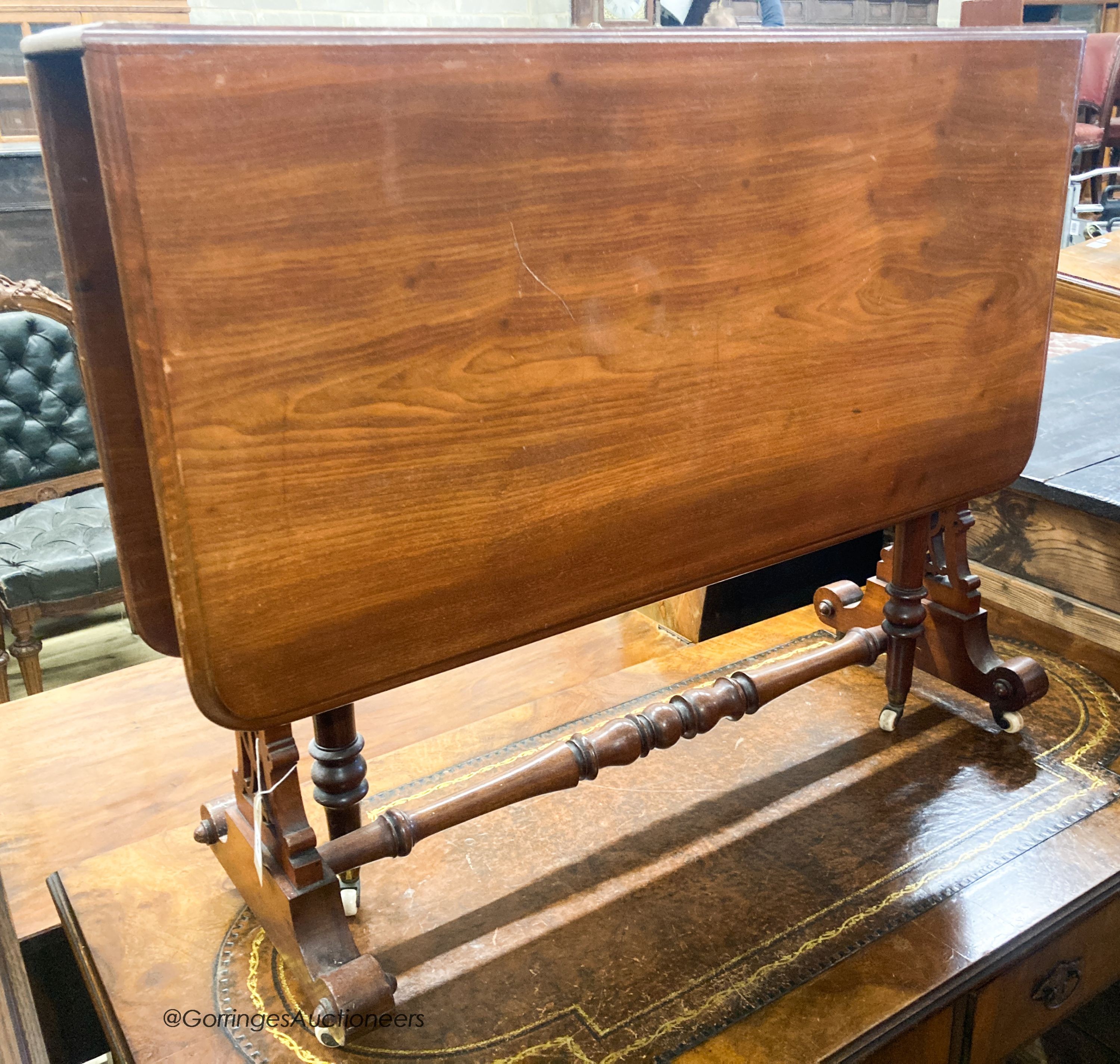 A Victorian walnut Sutherland table, W.91cm H.73cm